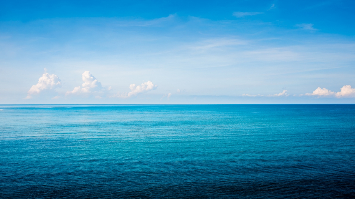一望无际的大海 碧海蓝天 水天一线 风景桌面壁纸图片