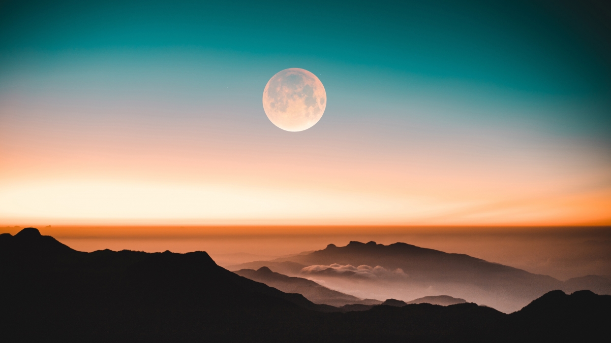 山峰 月亮 晚上 风景桌面壁纸图片3840x2160