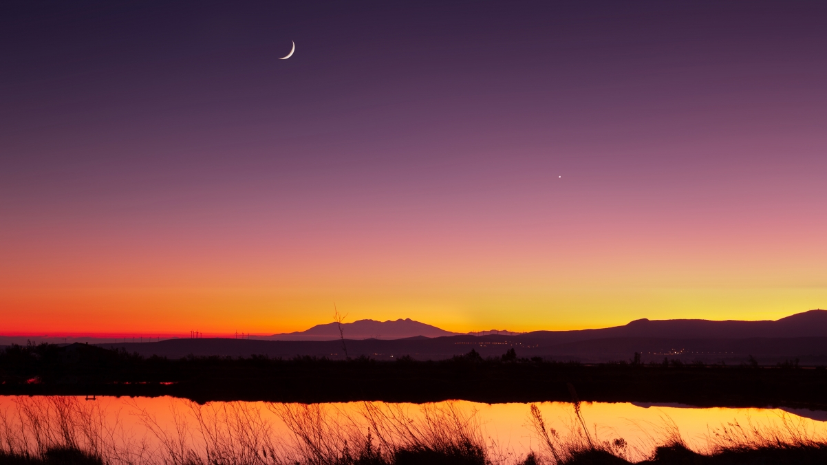 半月风景 日落 暮色 湖面 自然 风景桌面壁纸图片3840x2160