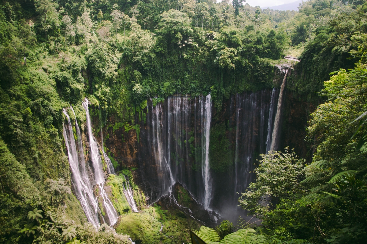 大瀑布 玛琅 印度尼西亚 自然 水 湖 6k风景桌面壁纸图片