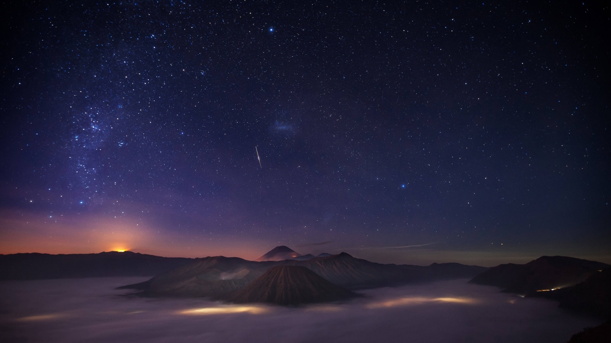 星空 流星 火山 晚上 风景桌面壁纸图片3840x2160