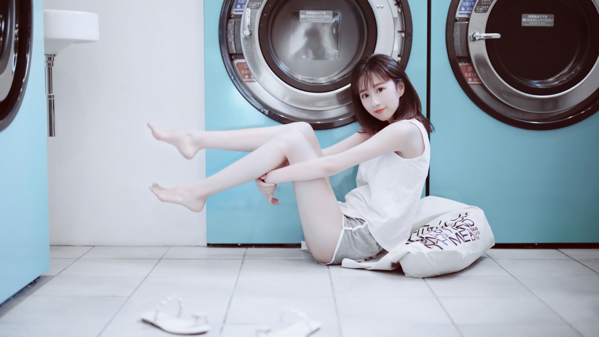 干洗店 洗衣机 清纯可爱美女桌面壁纸图片3840x2160