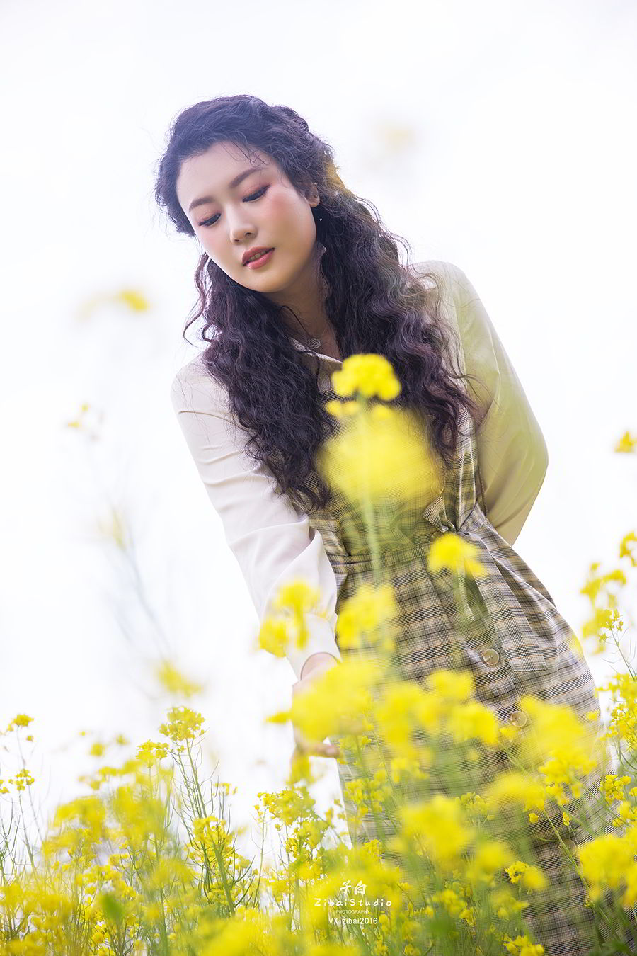 [TouTiao头条女神] 2020.04.20 油菜花的晴天 钟晴