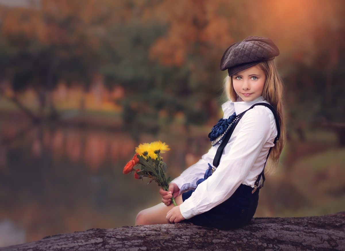 帽子 背带裤 鲜花 图片 可爱小女孩