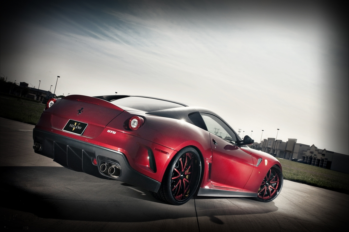 红色法拉利599 GTO 跑车图片