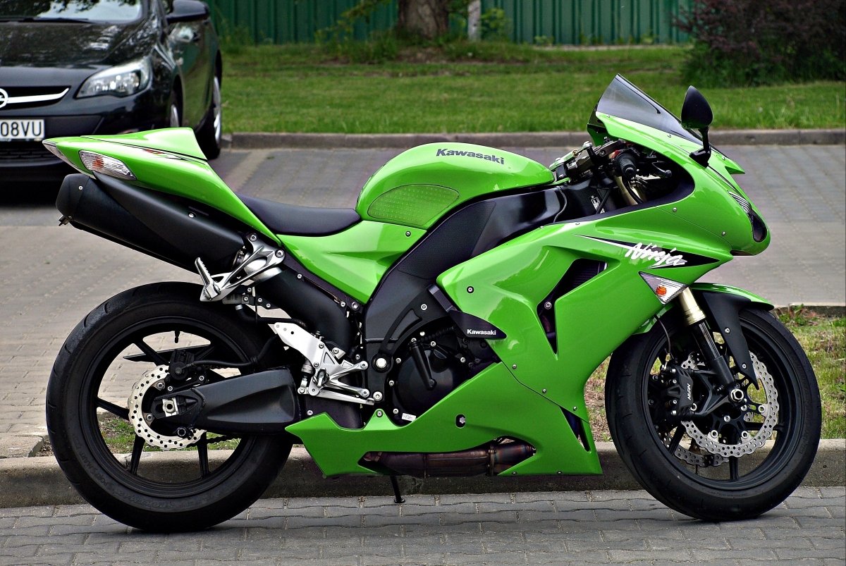 绿色摩托车图片