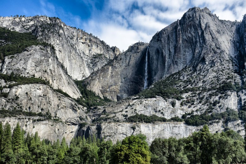 优胜美地巍峨雄伟的山谷实拍唯美风景