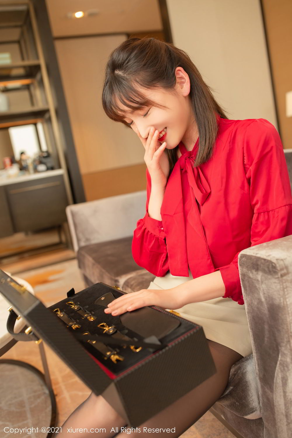 陆萱萱鲜红服饰 女神的独特礼物